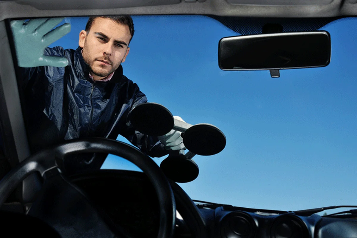 Windshield repair service